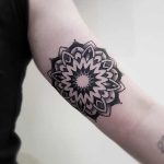 Mandalas en los brazos: Tatuajes